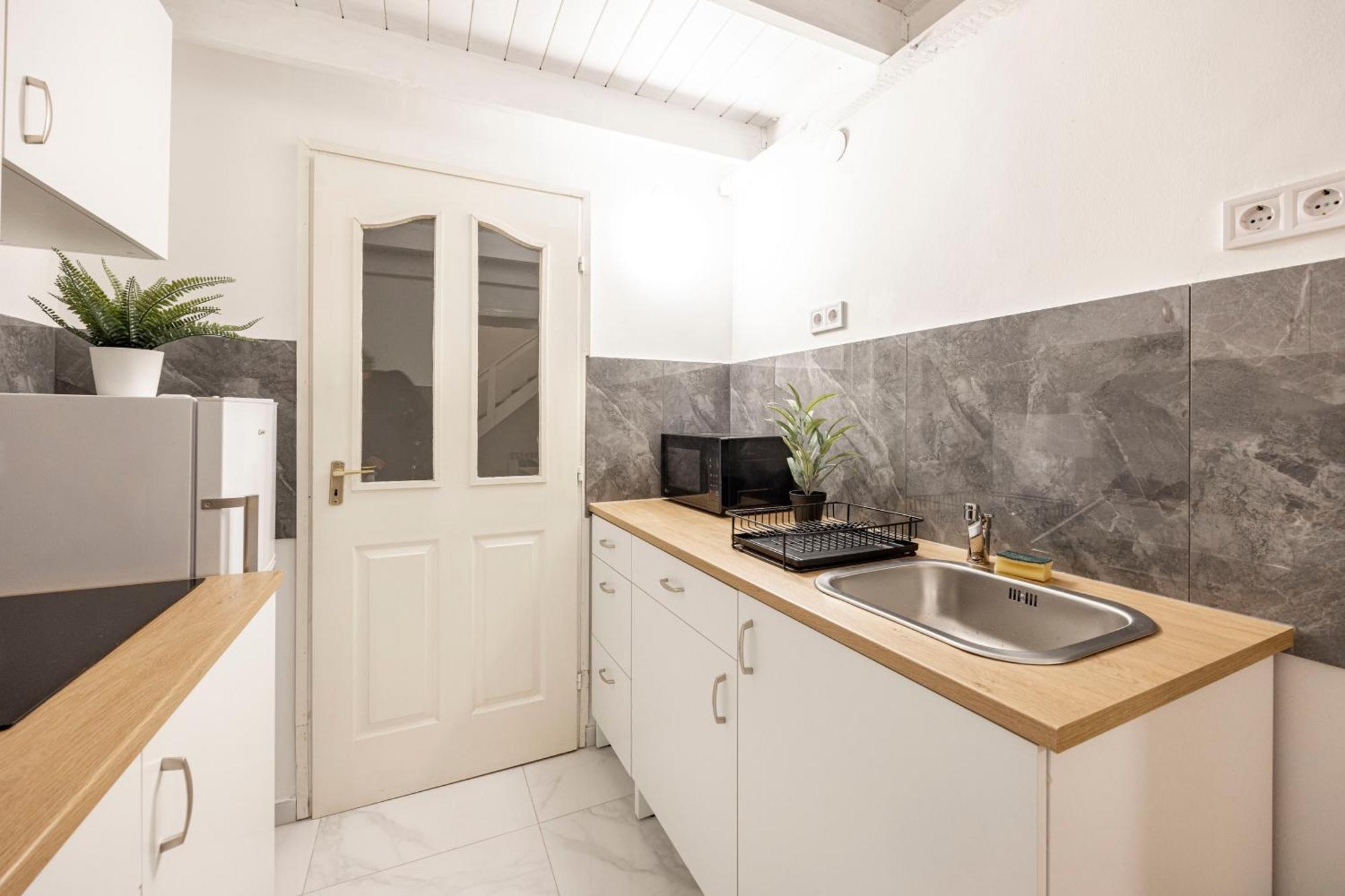 Central & Cozy Dream Home By Prestige Homes Budapest Eksteriør billede