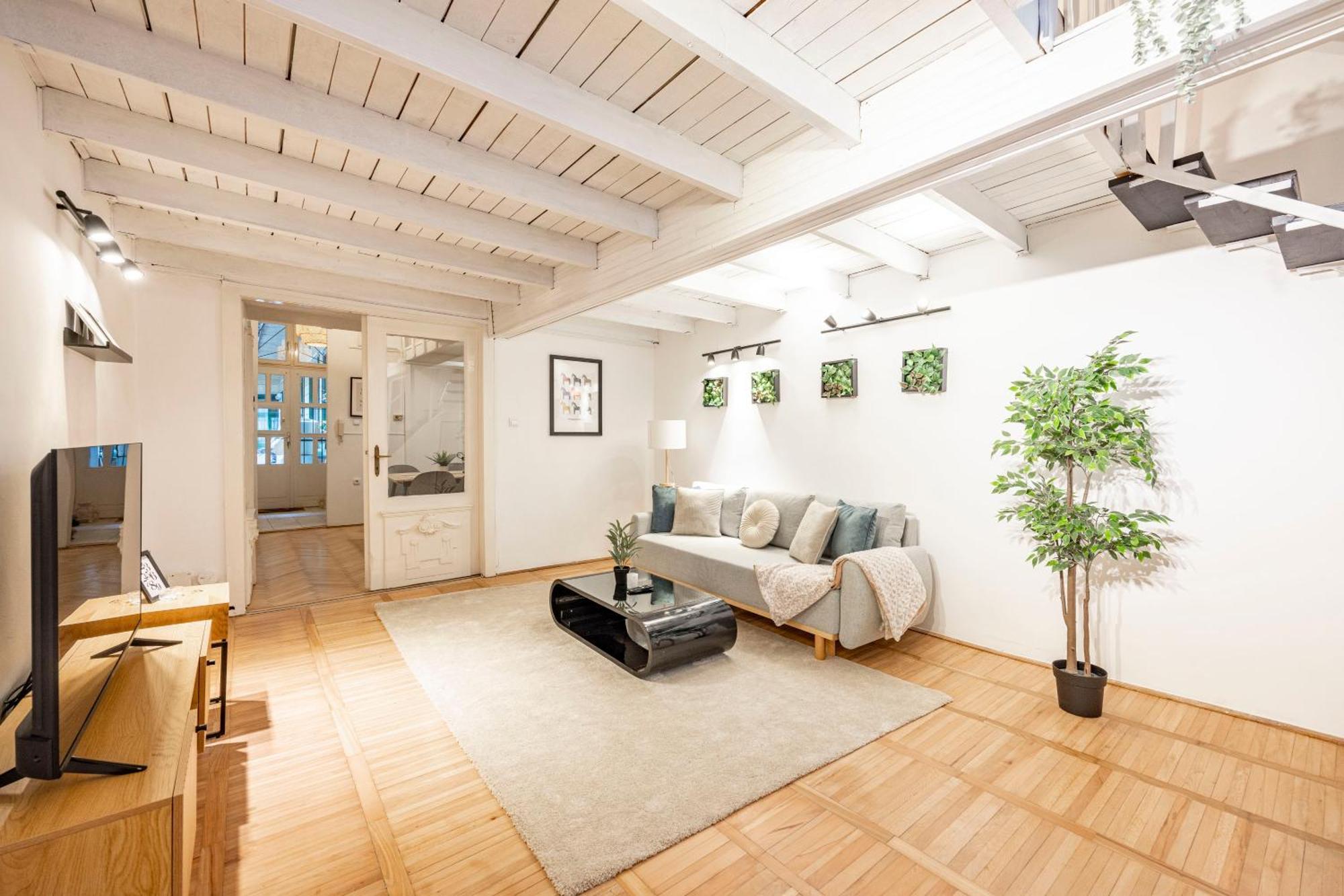 Central & Cozy Dream Home By Prestige Homes Budapest Eksteriør billede
