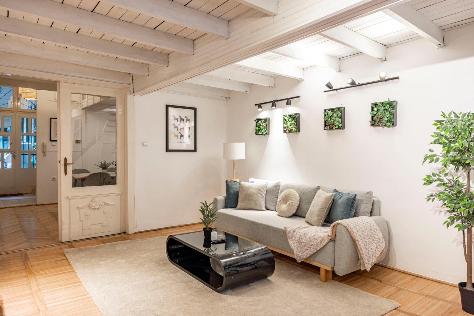Central & Cozy Dream Home By Prestige Homes Budapest Eksteriør billede