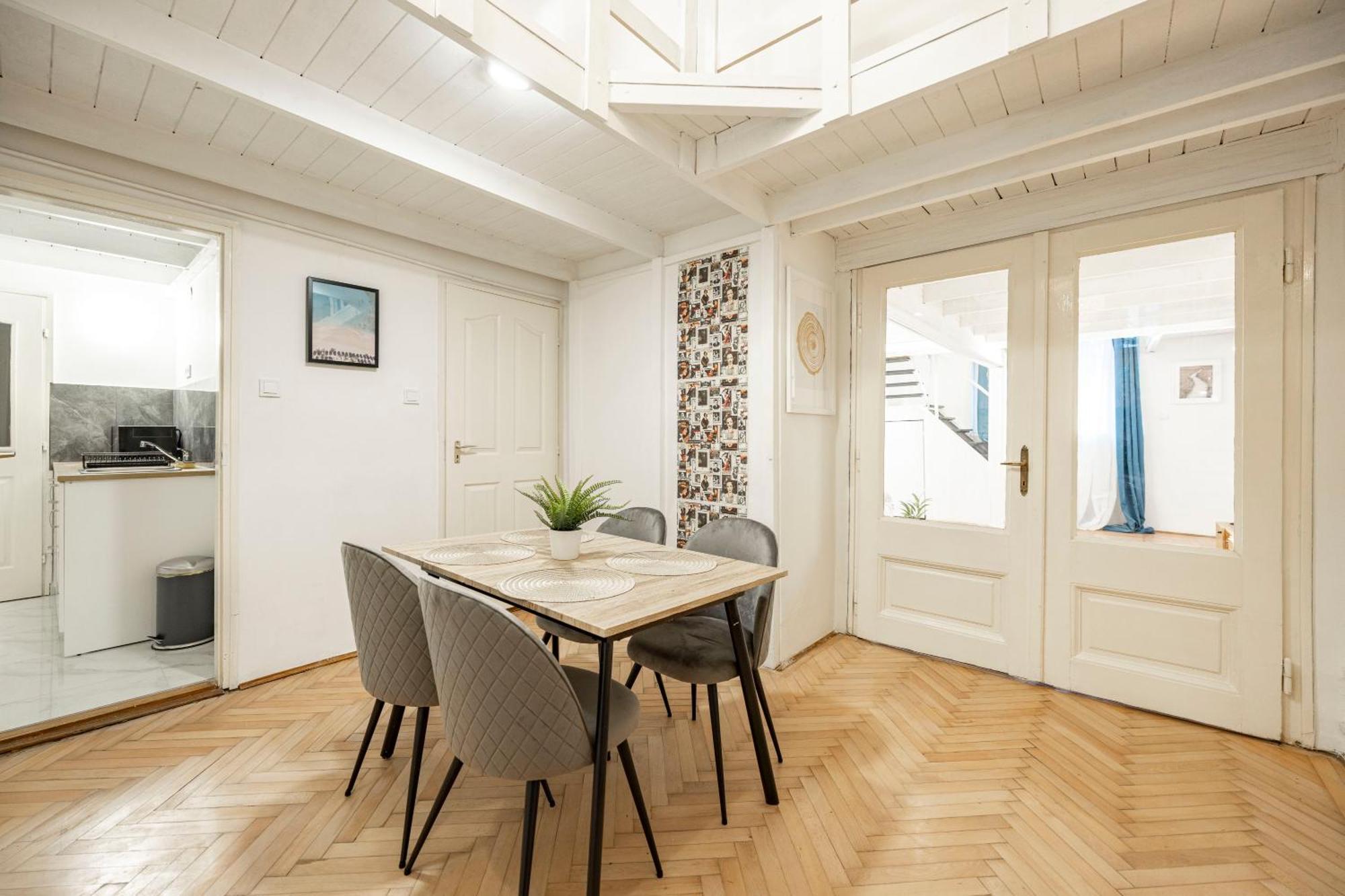 Central & Cozy Dream Home By Prestige Homes Budapest Eksteriør billede